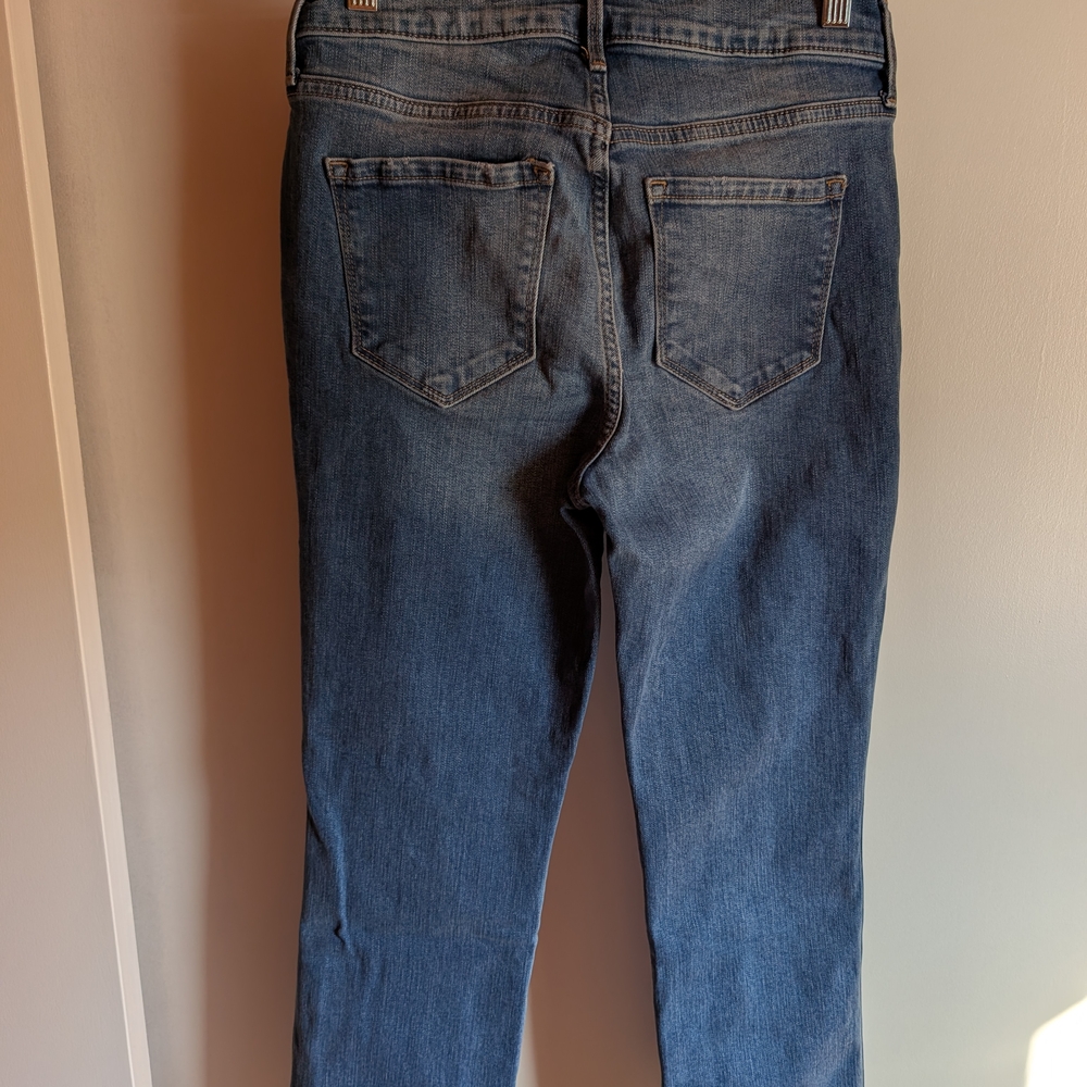 Old Navy Women's Classic Blue Cropped Jeans - Picture 3 of 6